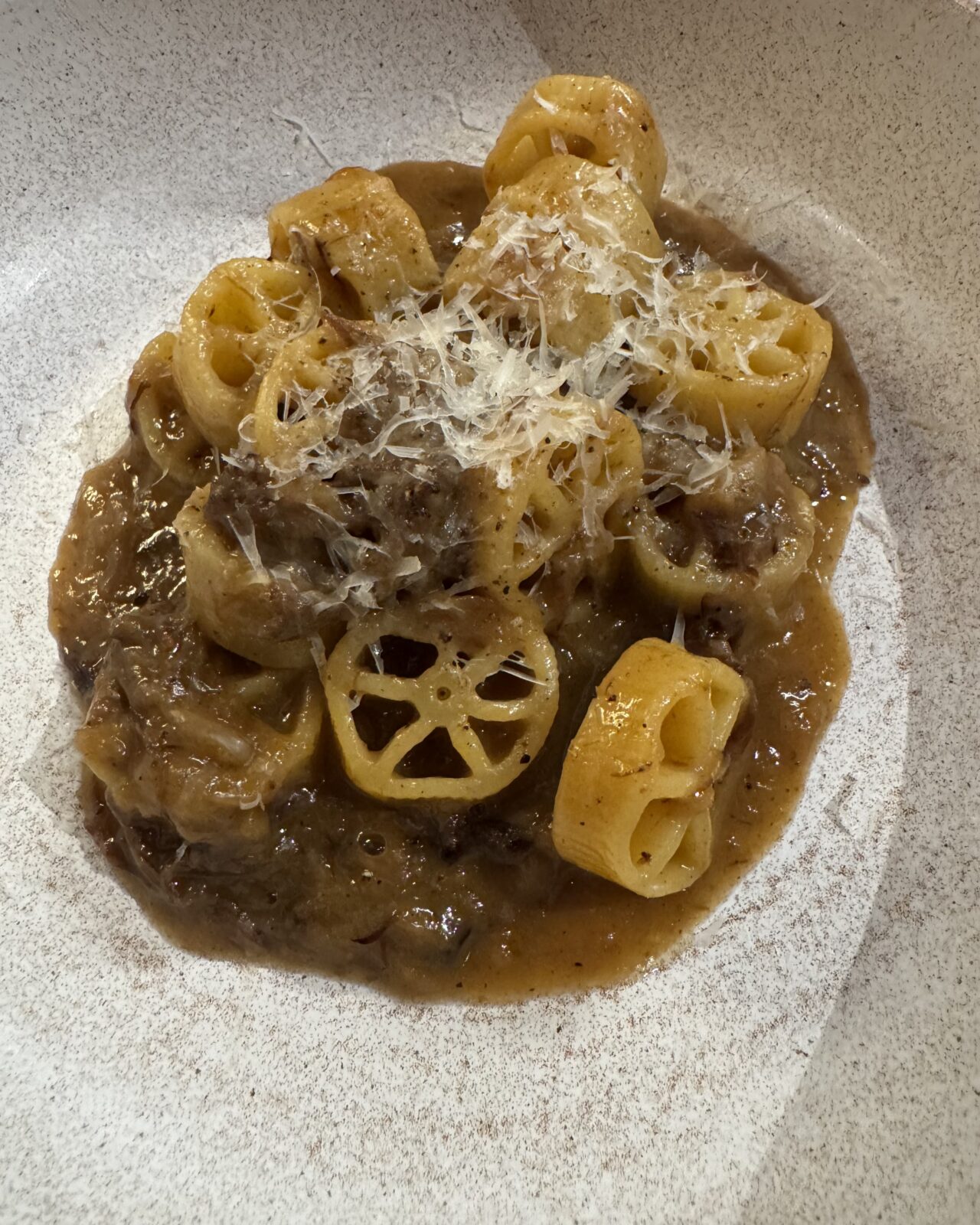 Ruote "Cavalieri" con genovese di coda e demi glacé, arcane wines milano 