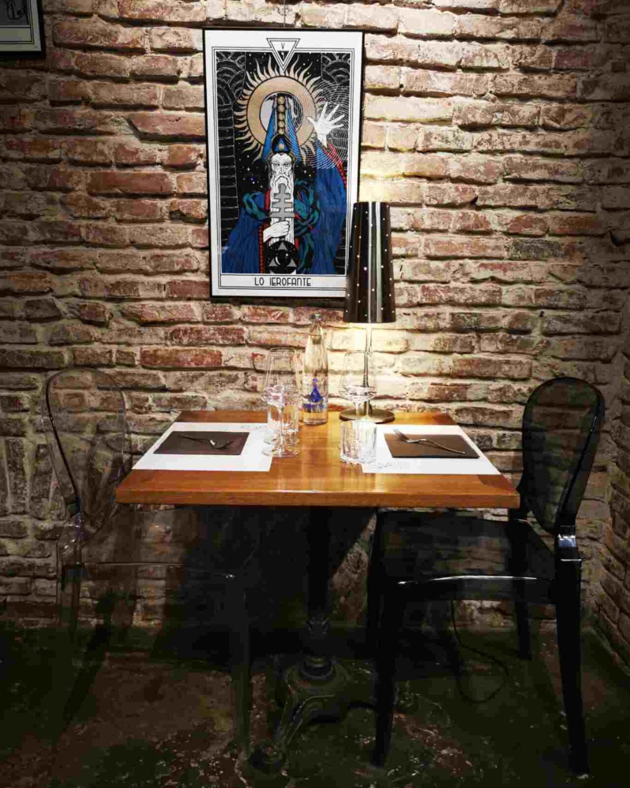 arcane wines milano tavolo tarocco ierofante