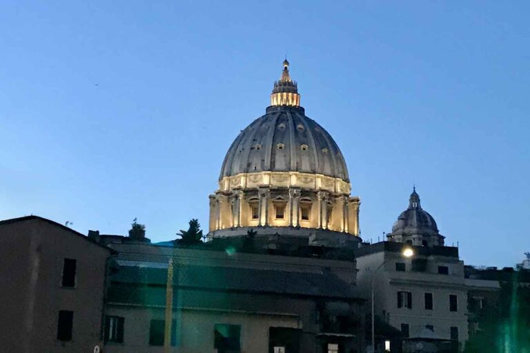 Sulla cupola di San Pietro apre un bistrot, Papa Leone permettendo