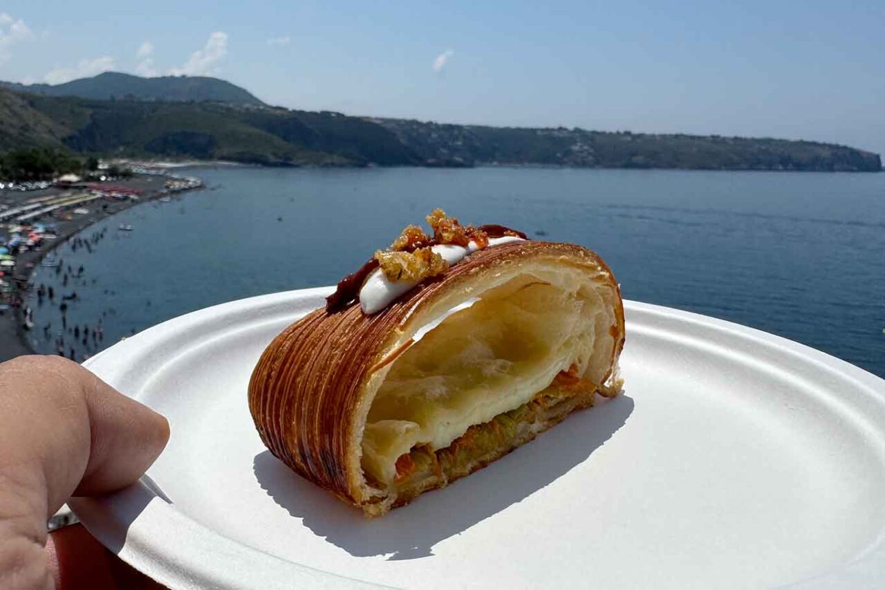 la spiaggia di Praia a Mare in Calabria e la colazione del Bob Fest 26