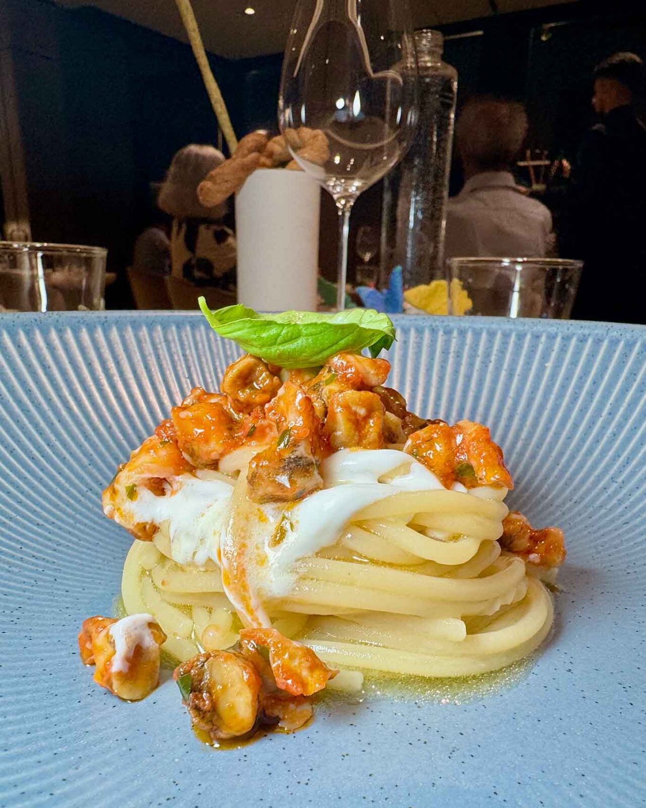 gli spaghetti con gli sconcigli del nuovo ristorante Palazzo Petrucci a Posillipo a Napoli che sale di livello al piano 1