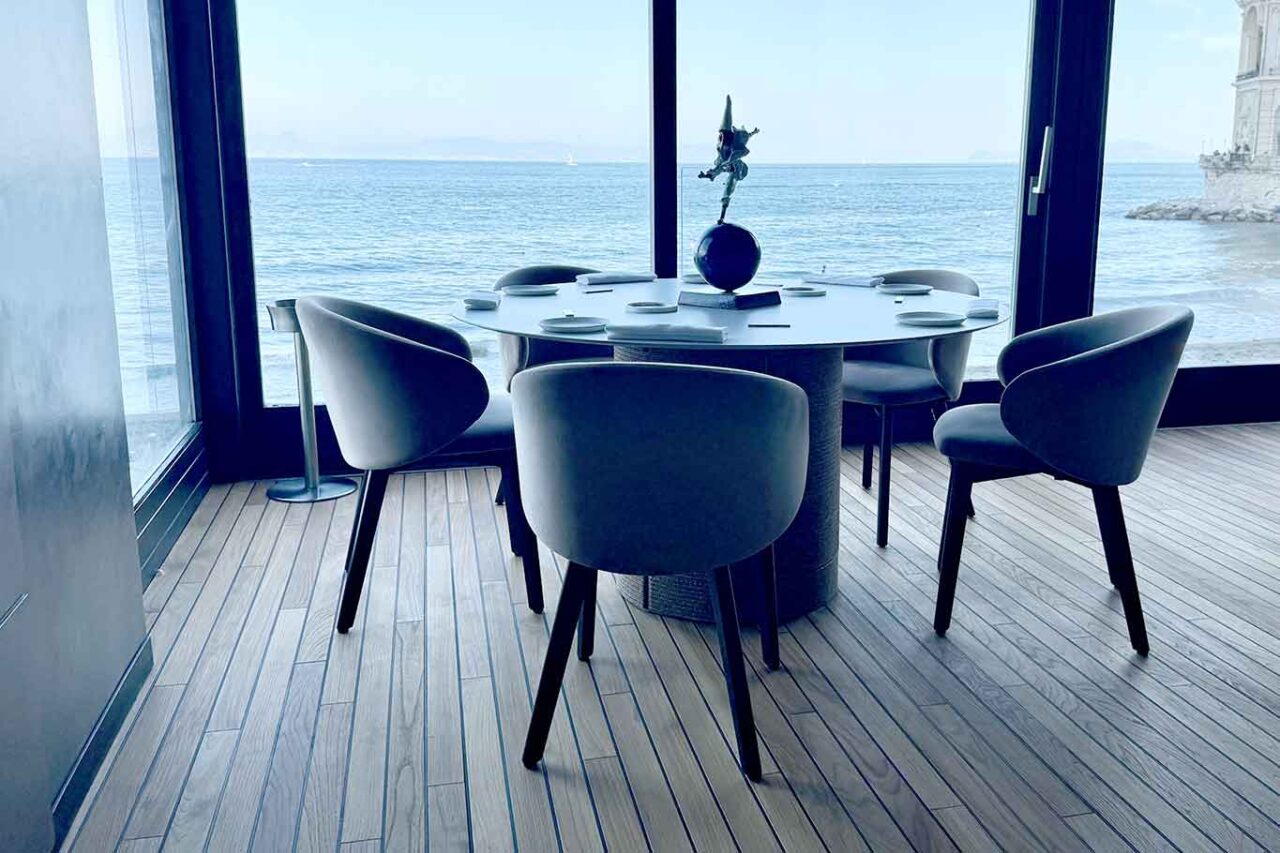 i prezzi del nuovo ristorante Palazzo Petrucci a Posillipo a Napoli che sale di livello al piano 1