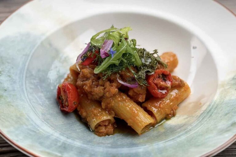 Pasta con le lenticchie, ricetta del ragù vegano di Simone Salvini