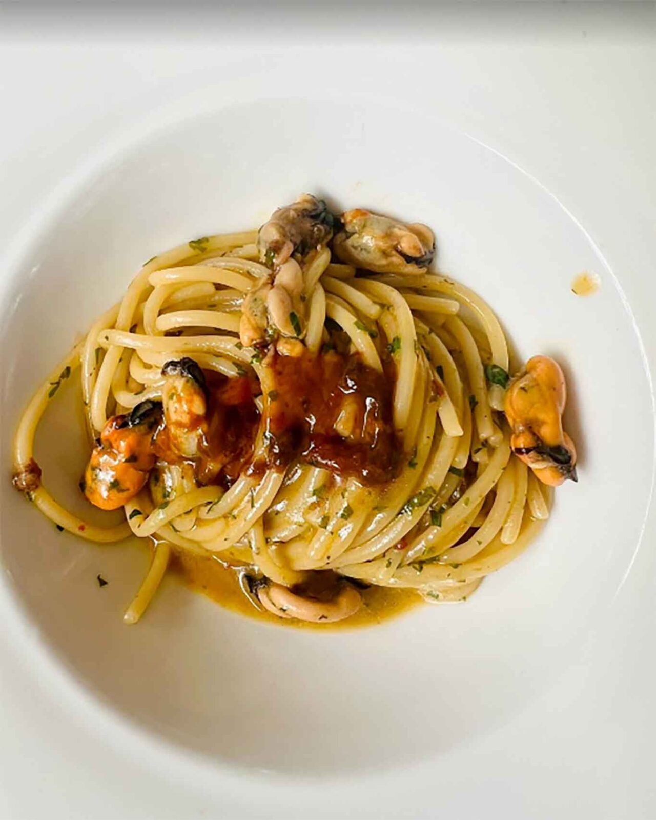gli spaghetti con i ricci di mare del ristorante di pesce Corteinfiore a Trani