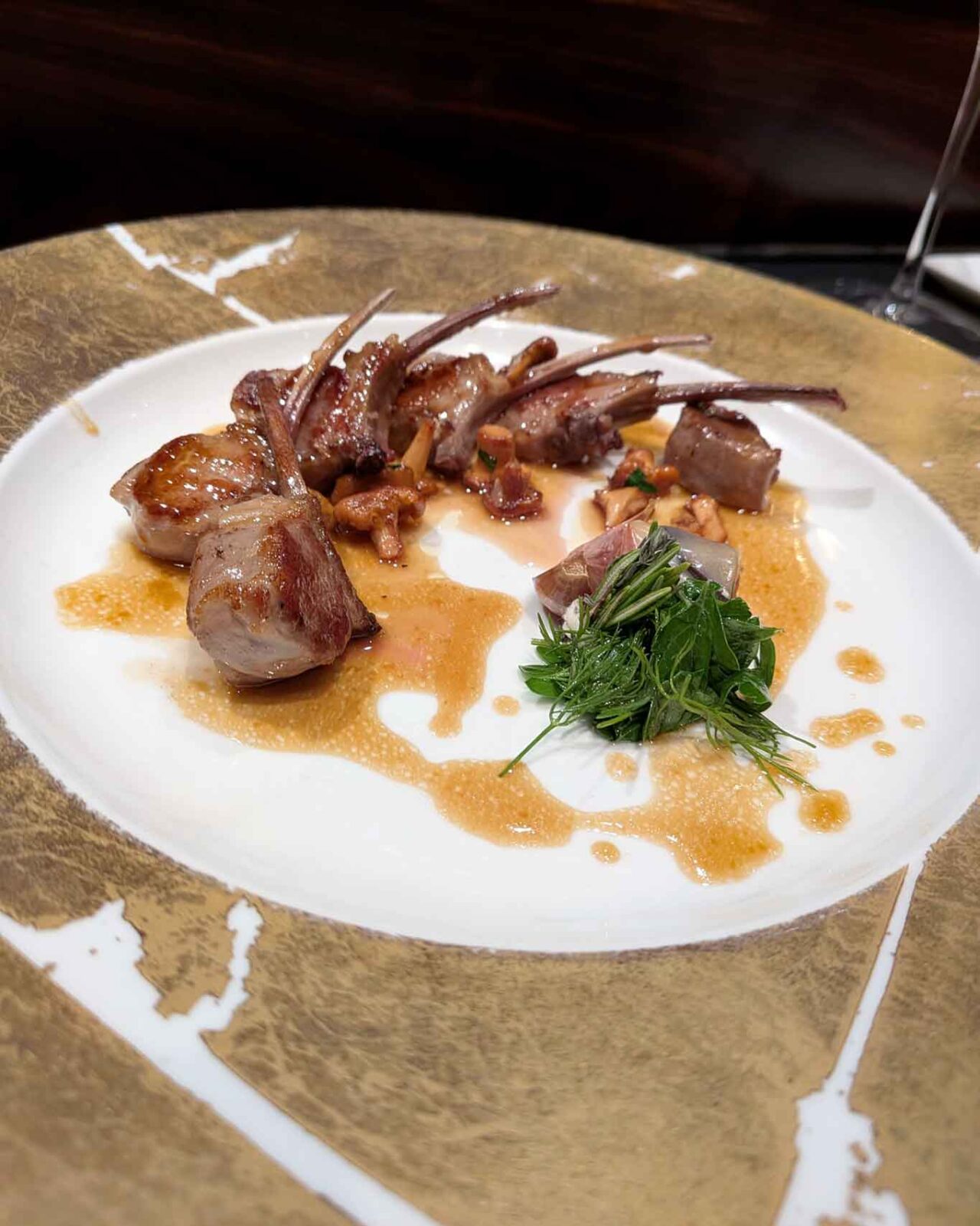 l'agnello del ristorante l’Atelier Joël Robuchon Étoile a Parigi