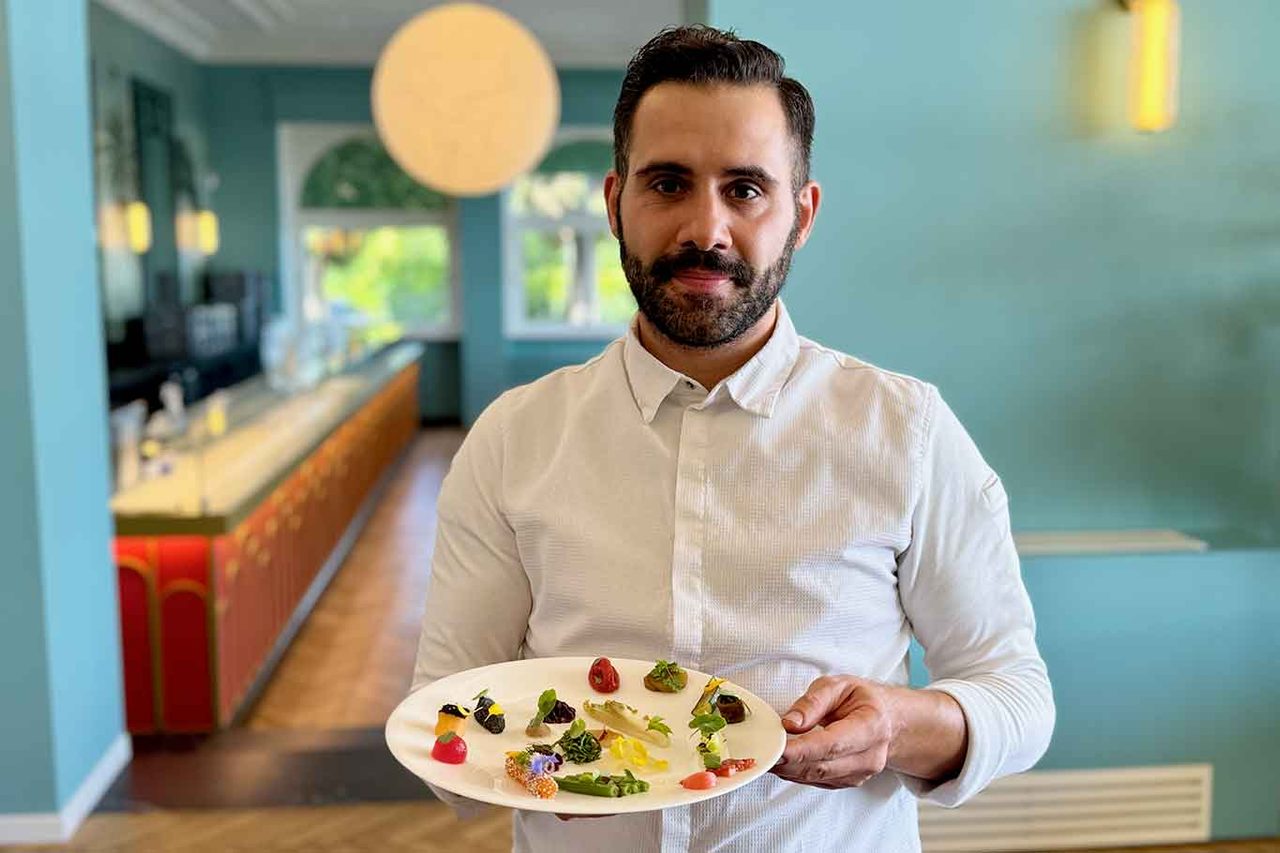 lo chef del ristorante Massari sul Lago di Garda a Gardone Riviera