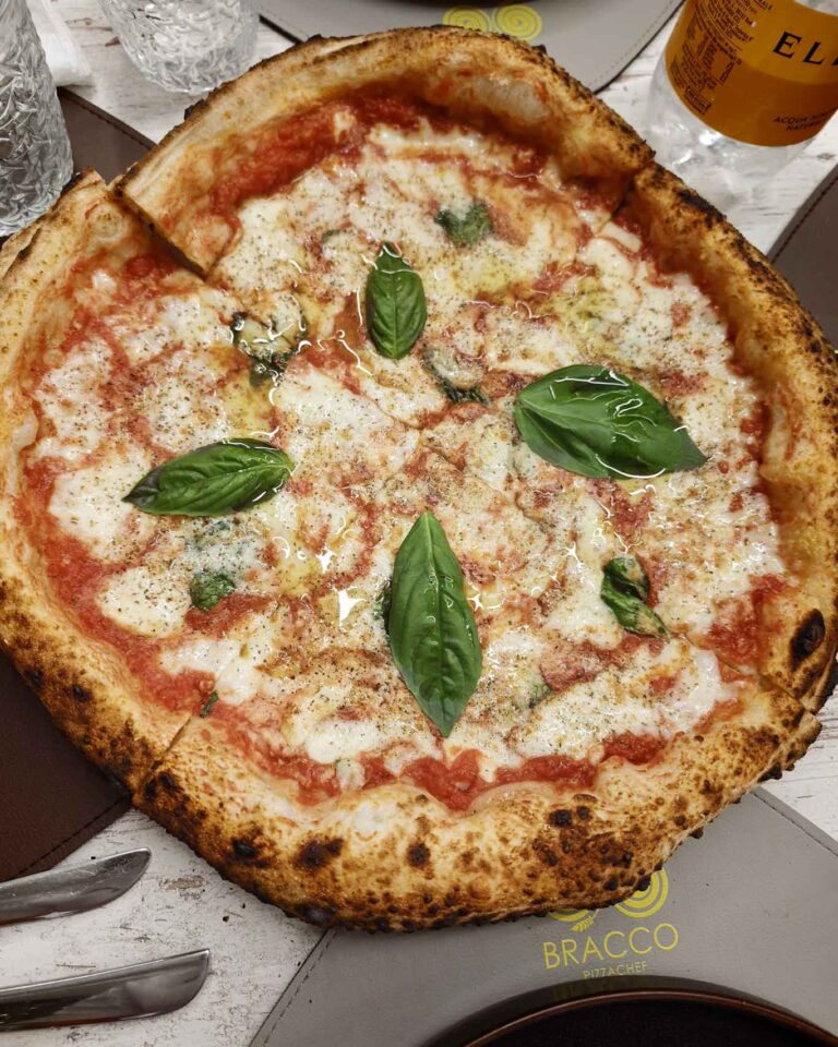 Che prezzi alla nuova pizzeria ad Acerra! Margherita a 5 €