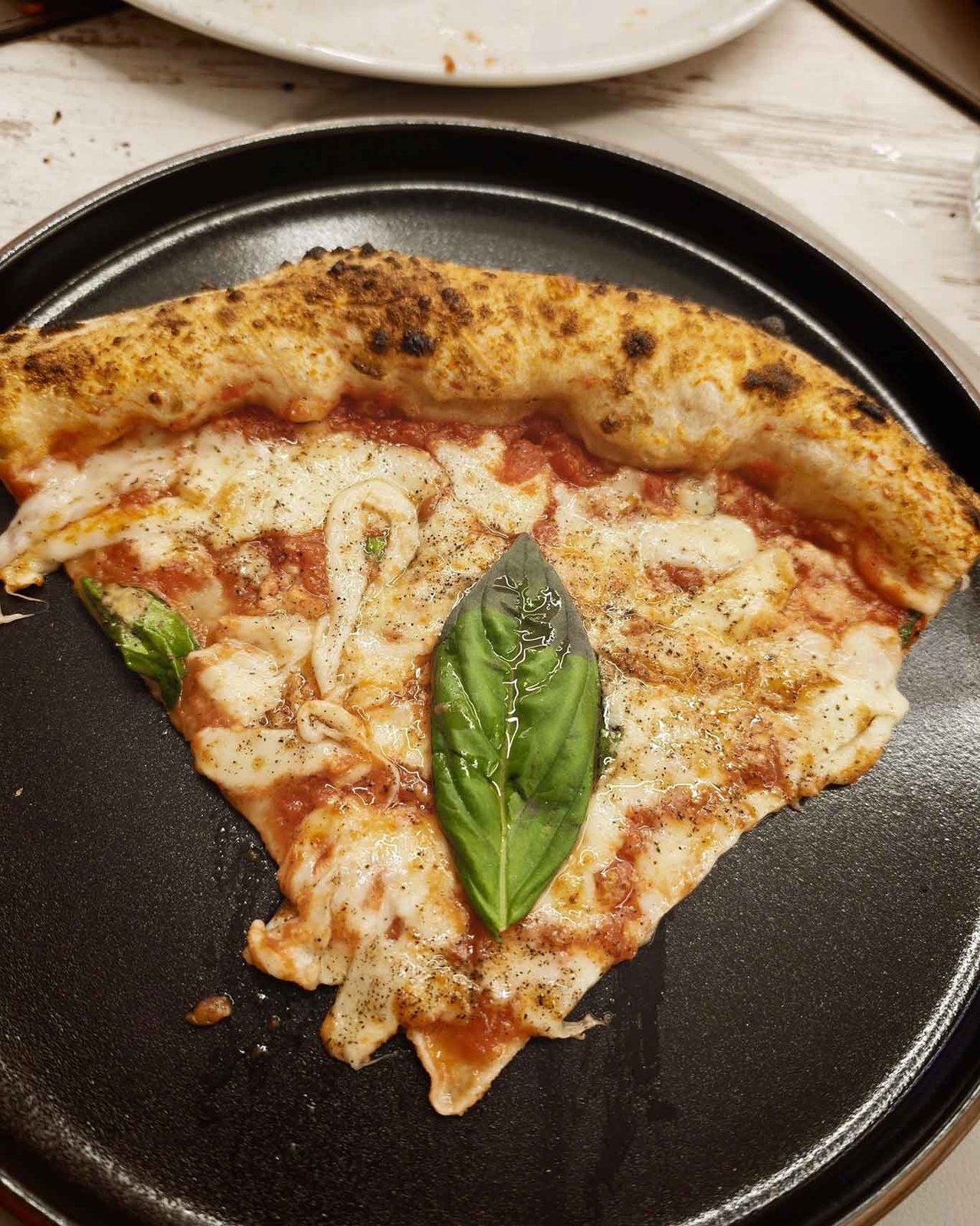 la pizza provola e pepe di Bracco PizzaChef pizzeria ad Acerra