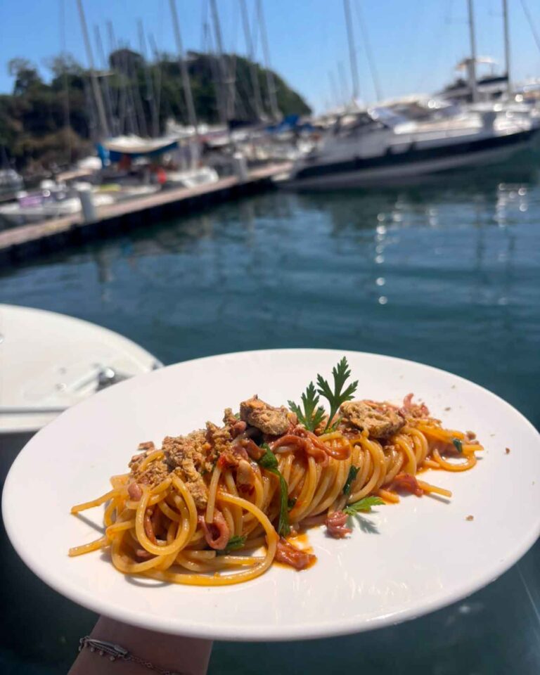 Dove mangiare e dormire sul porto della Chiaiolella a Procida