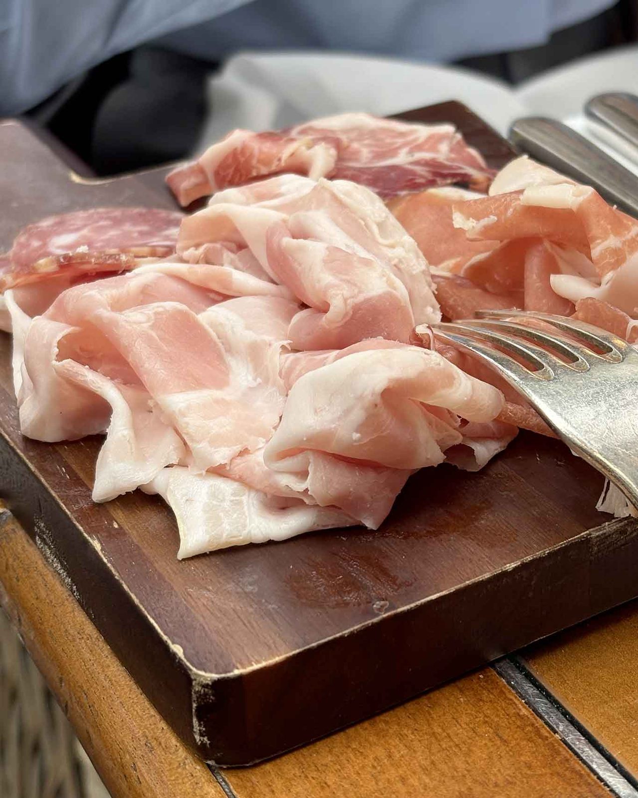 i salumi del brunch al Derby Bar del ristorante Derby Grill nell'Hotel de la Ville a Monza 