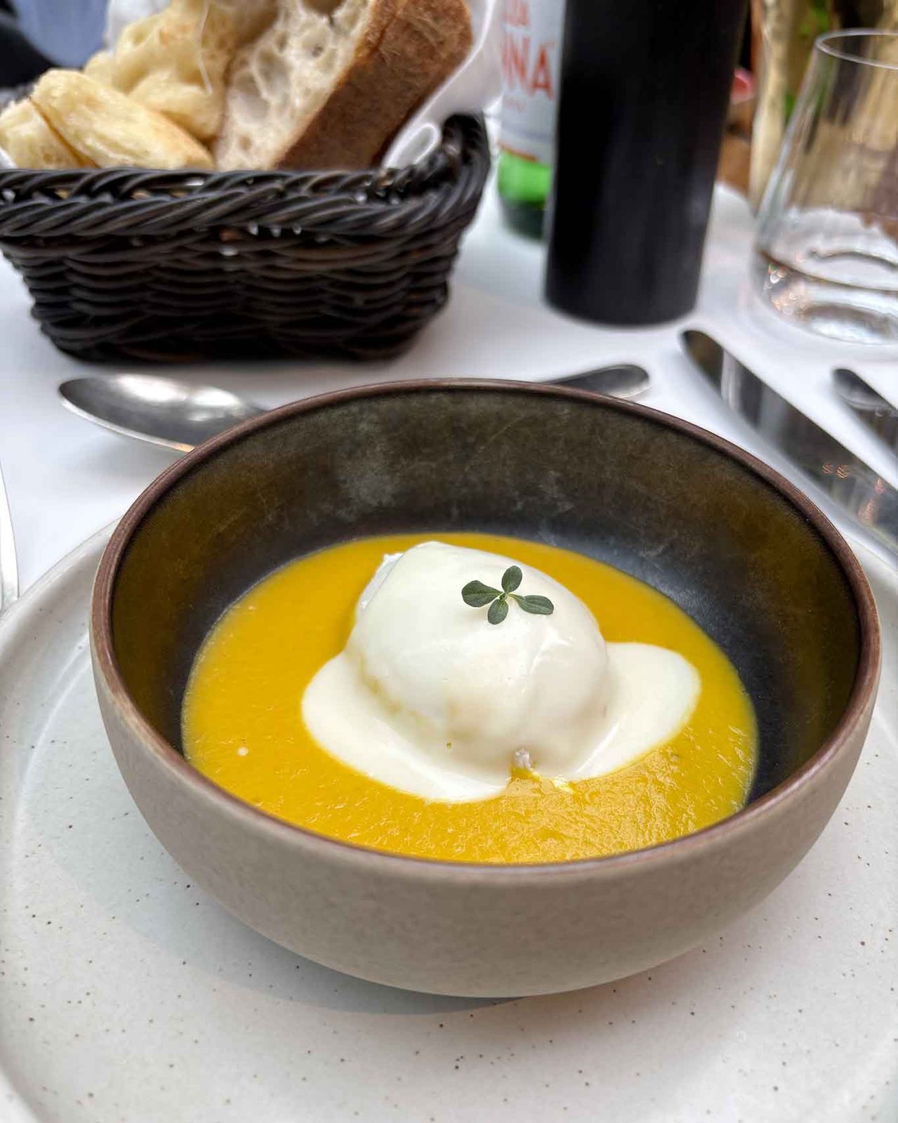 l'uovo del brunch al Derby Bar del ristorante Derby Grill nell'Hotel de la Ville a Monza 