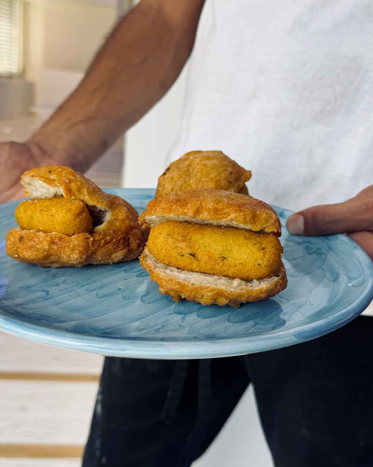 Palazzo Petrucci Pizzeria a Posillipo: zeppole e panzarotti come una volta