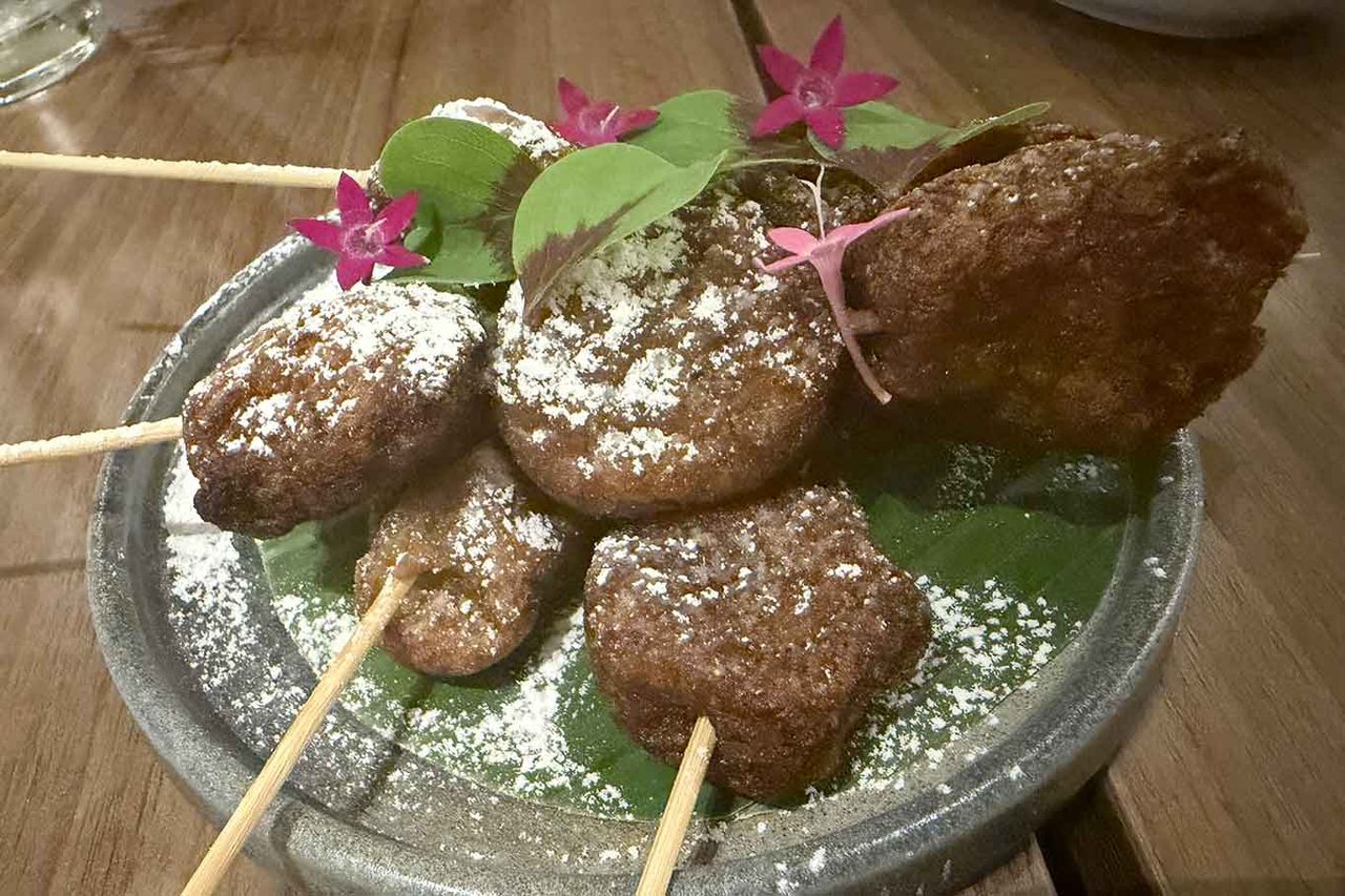la banana fritta del ristorante malese Wau a Milano