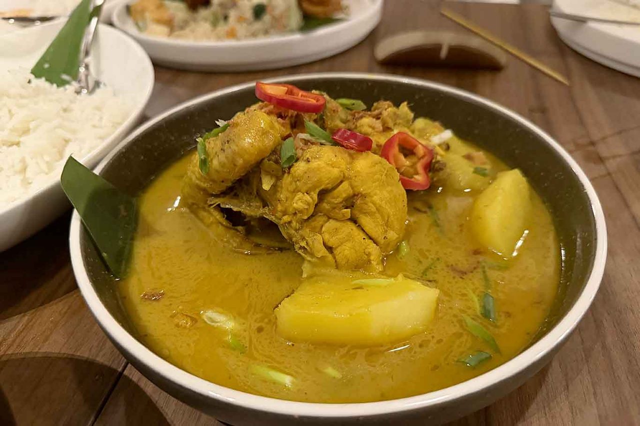 il pollo del ristorante malese Wau a Milano