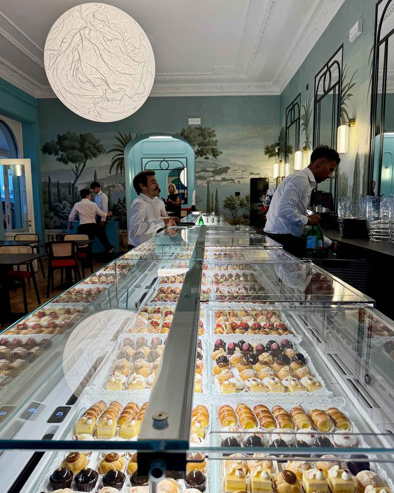 la pasticceria Massari sul Lago di Garda a Gardone Riviera