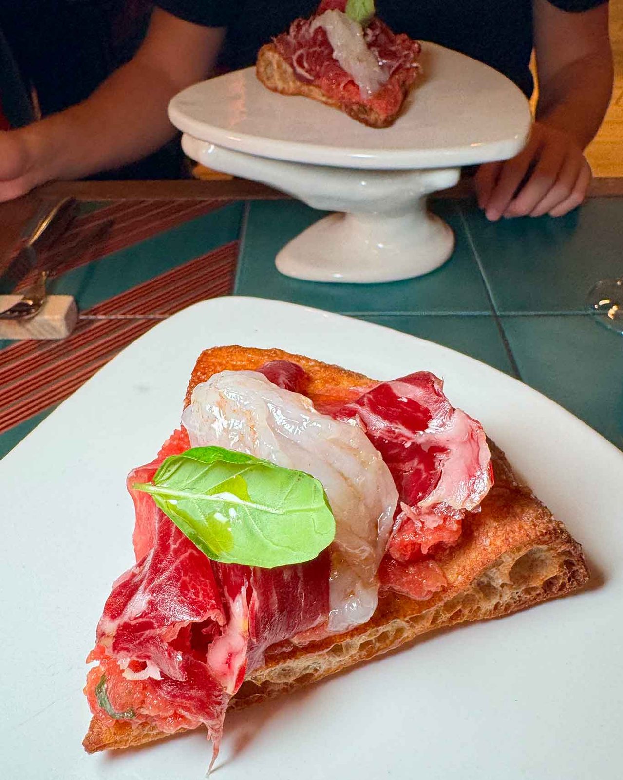 la pizza Alma Iberica della pizzeria Avenida Calò a Roma