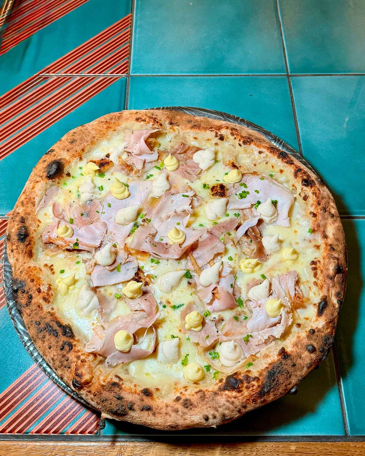 la pizza Sospesi su Roma della pizzeria Avenida Calò a Roma