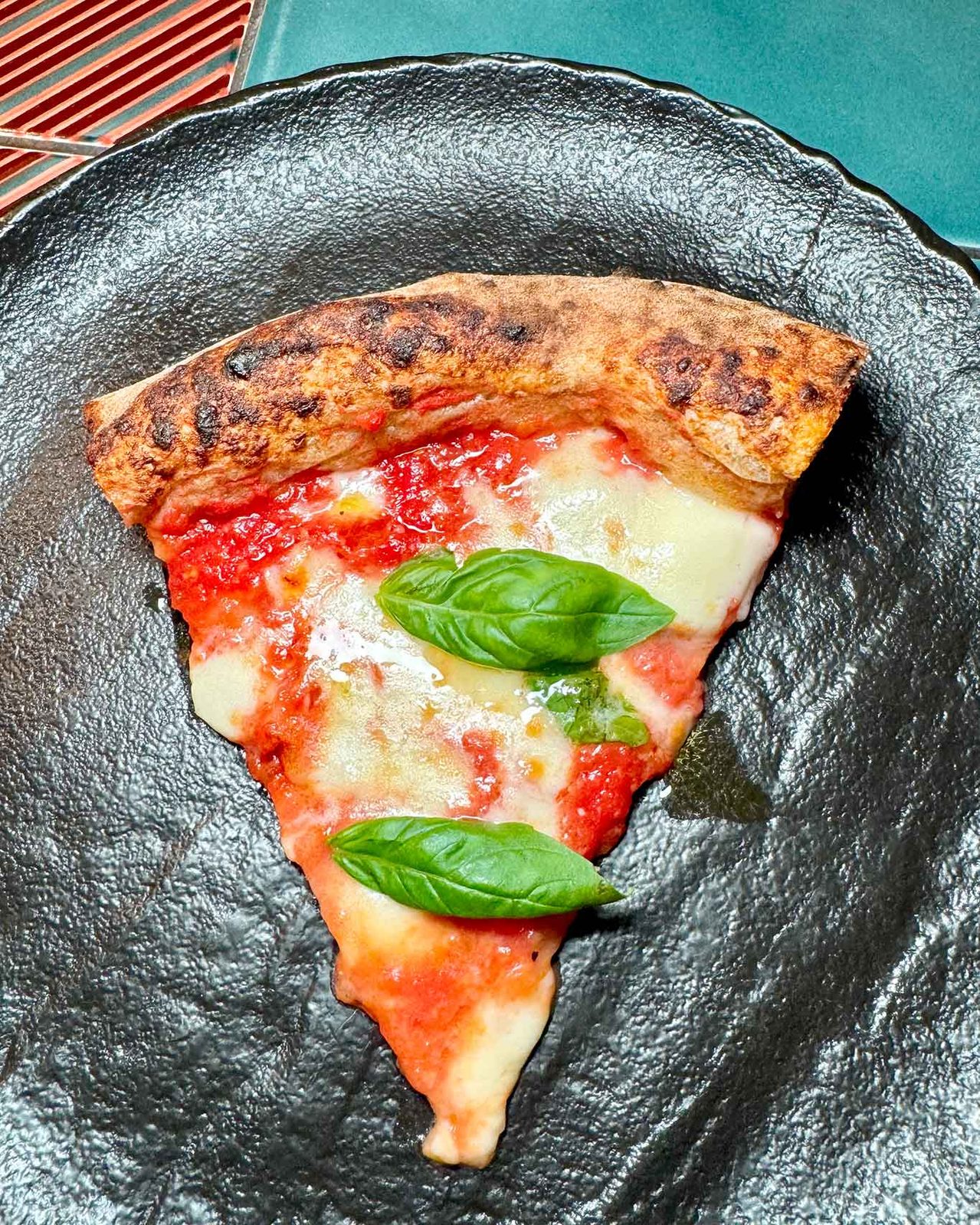 la pizza margherita della pizzeria Avenida Calò a Roma