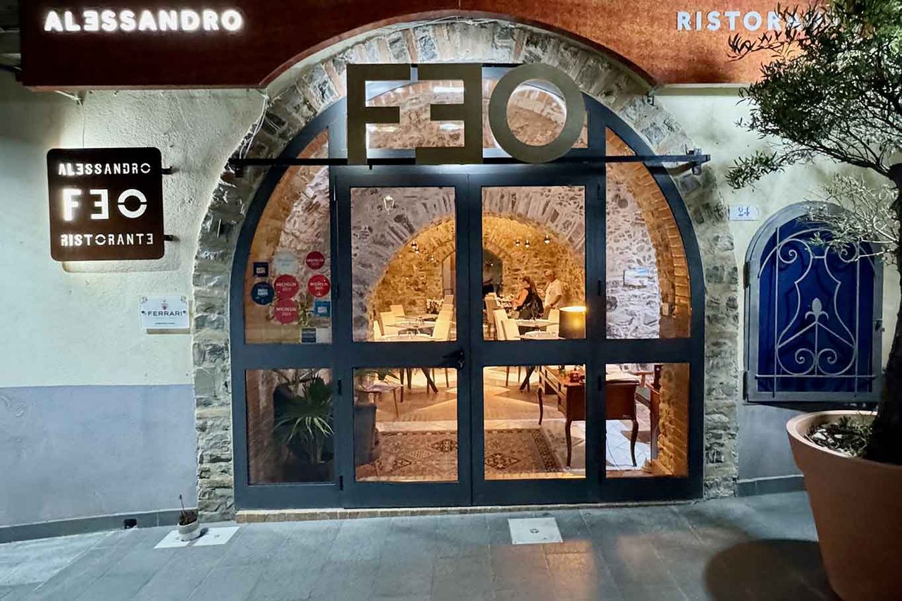 l'ingresso del ristorante Alessandro Feo a Marina di Casal Velino