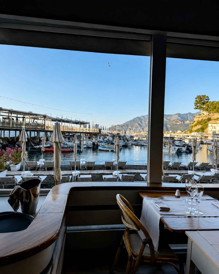 Il ristorante dove mangiare sul mare di Sorrento: prezzi, recensione
