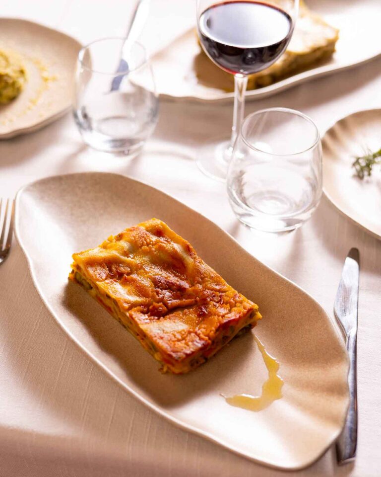 Il ristorante vegano a Milano che punta su 50 tipi di lasagne