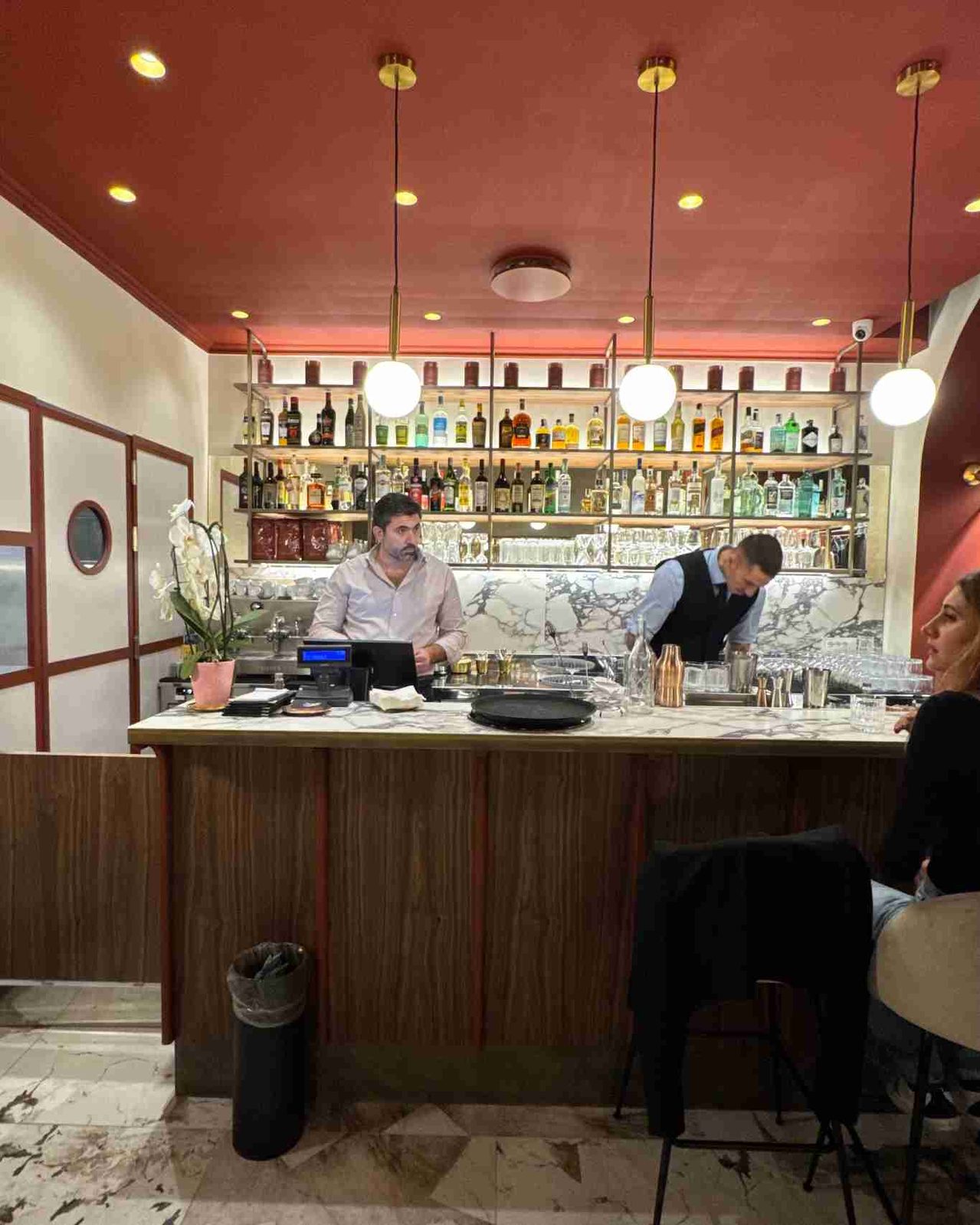 Salotto orsini banco bar