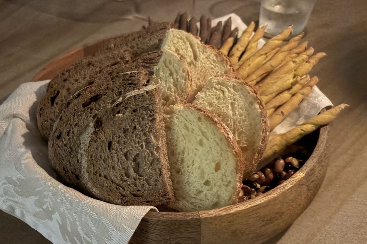 il cestino pane e grissini del ristorante Imaginarium a Torino