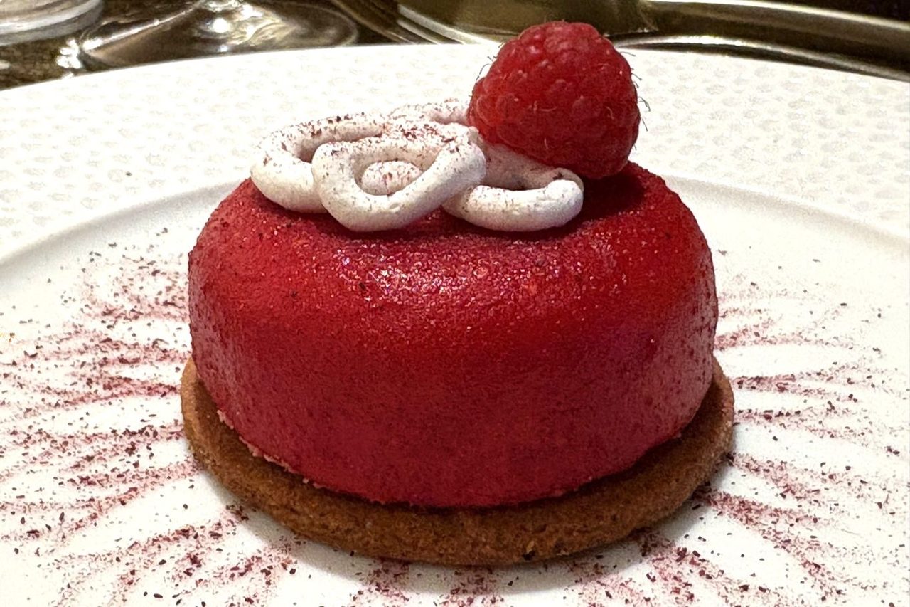 Linfa Milano dessert lamponi e litchee