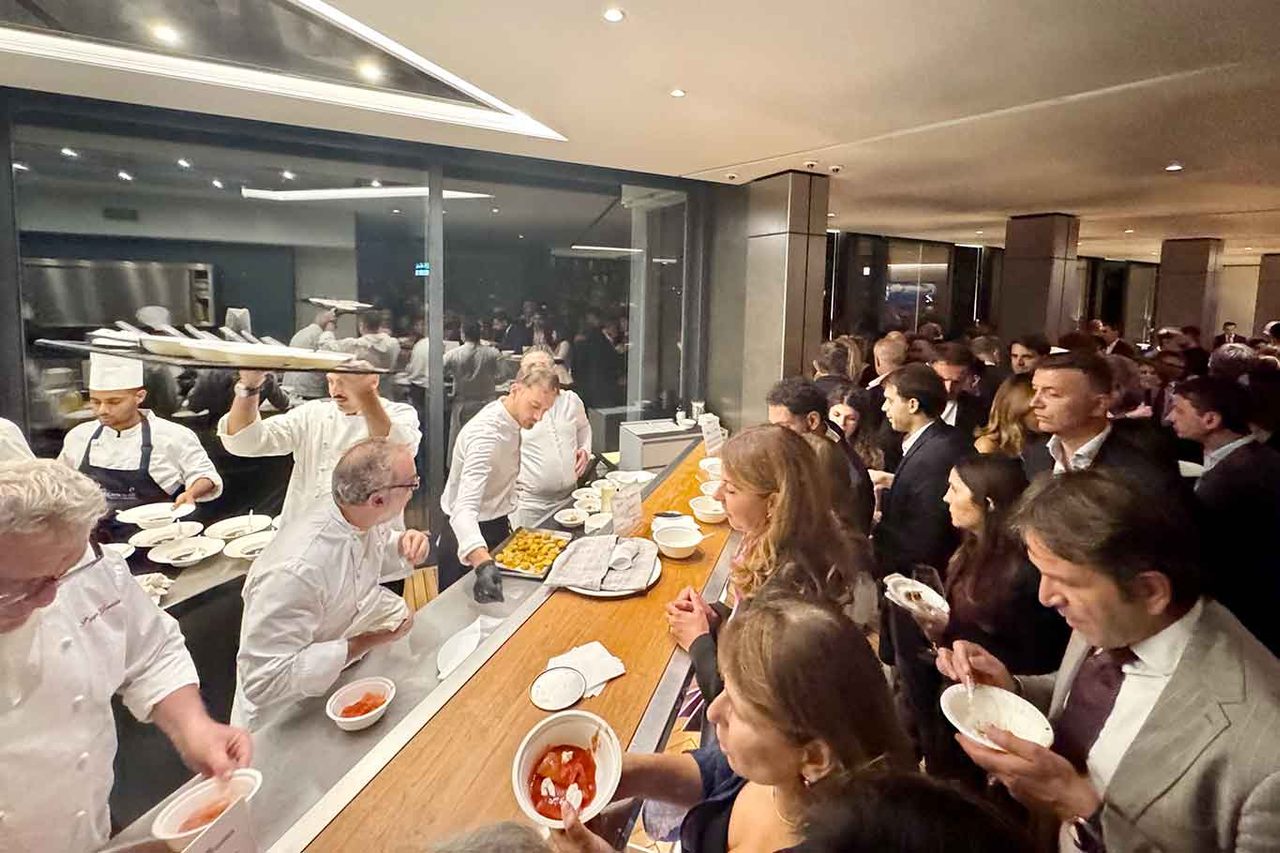 Notte di Stelle 2026 a Palazzo Petrucci Napoli: folla di benefattori