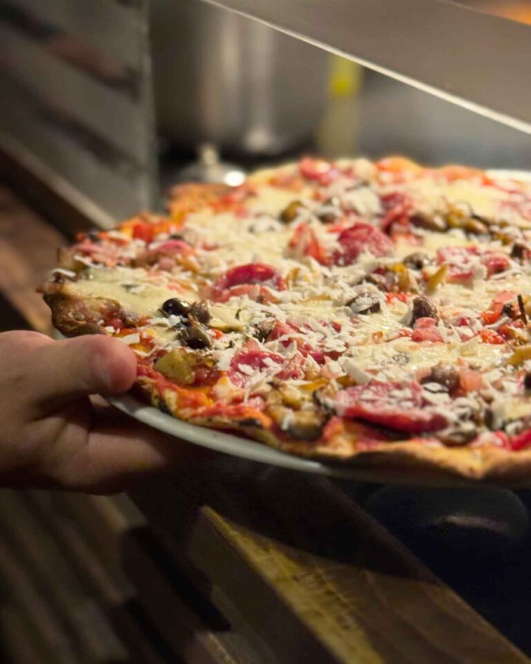 La pizzeria di Sassari che fa pizze precotte: ma non vi spaventate