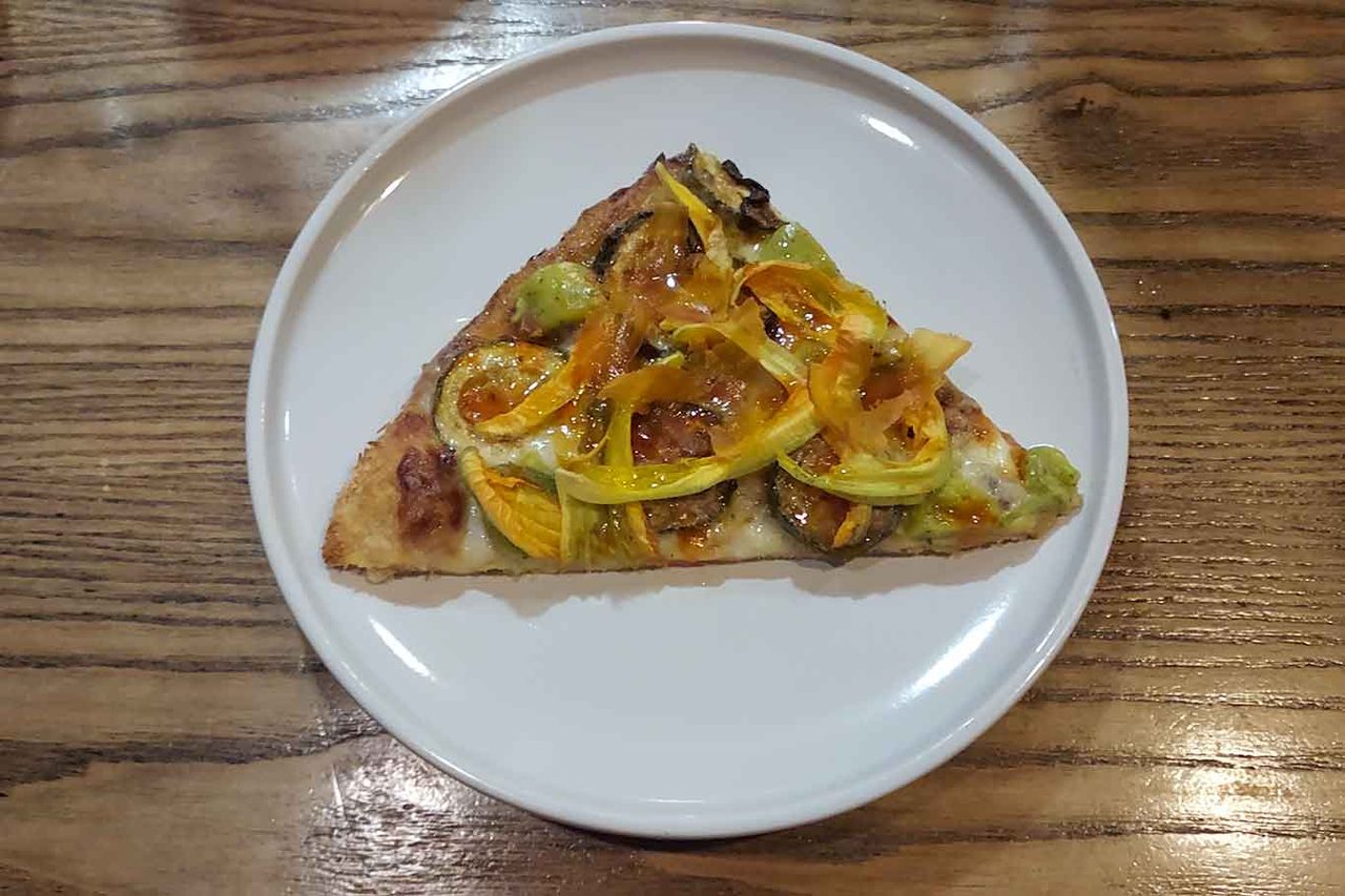 la pizza con le zucchine della pizzeria RE | MI a Sassari in Sardegna