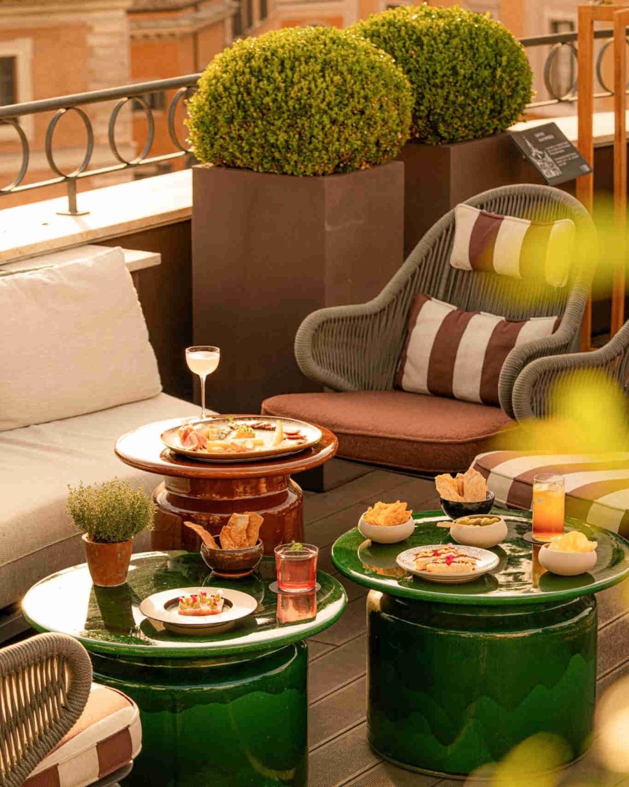 il salottino sulla terrazza del Ristorante Divinity