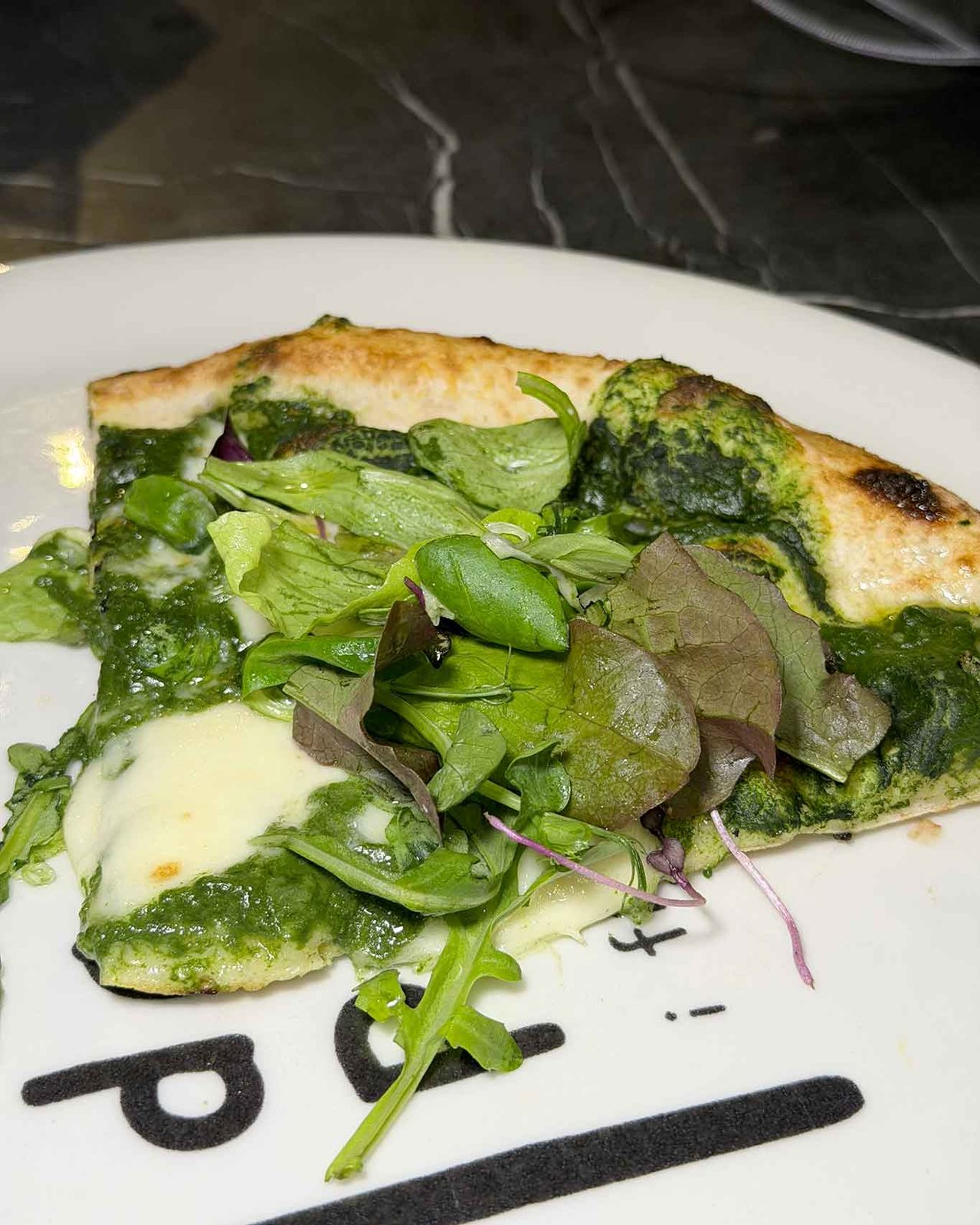 la pizza Evergreen della pizzeria Da Pone a Neuchâtel in Svizzera