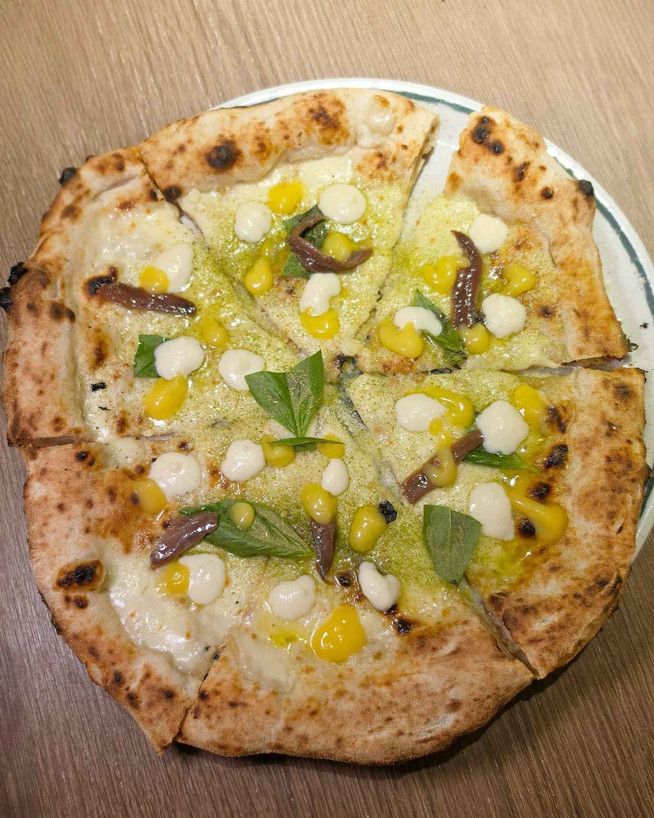 la pizza 16 grammi della pizzeria Dorys a Trentola Ducenta
