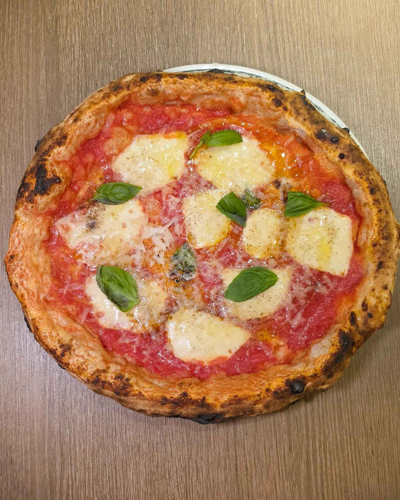 la pizza Margherita Bagnolese della pizzeria Dorys a Trentola Ducenta