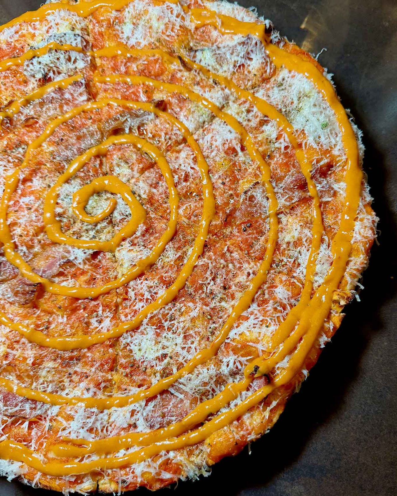 la pizza amatriciana della pizzeria di Gabriele Santini a Roma al mercato dell'Alberone