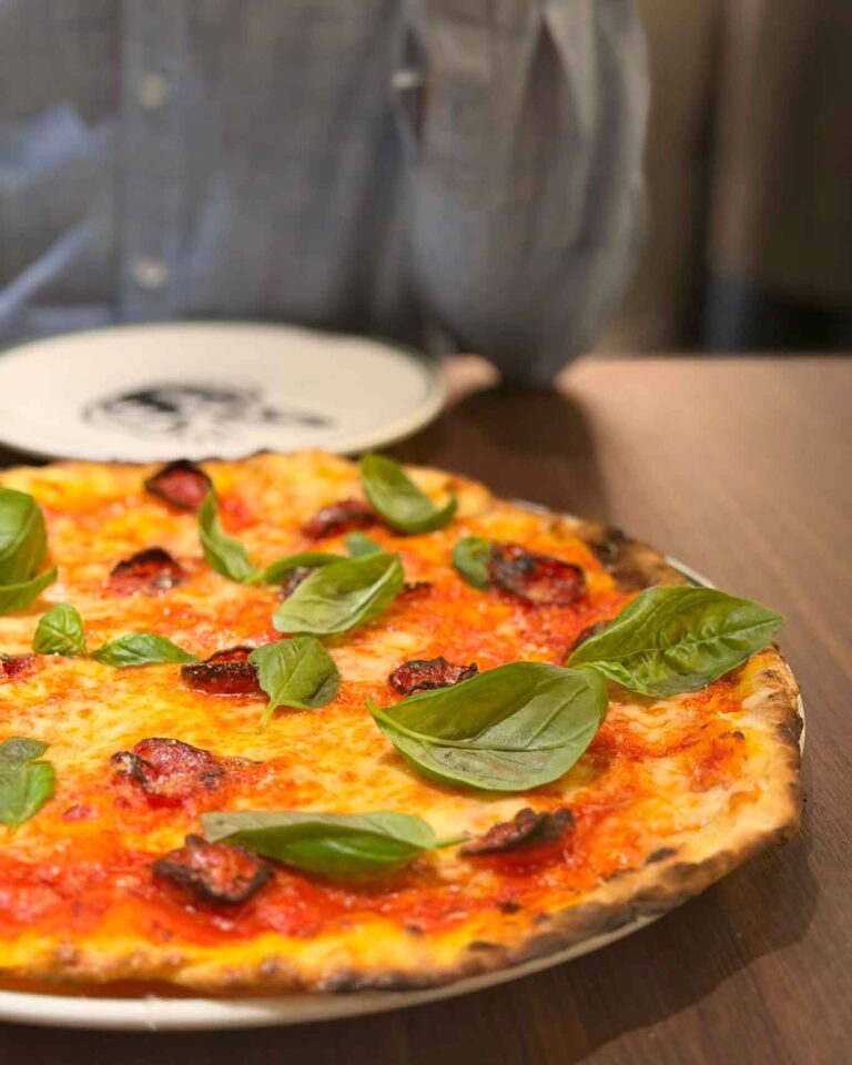 Non sarà l’Unica ma è la vera pizza romana a Milano
