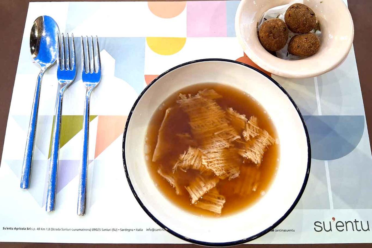 i filindeu in brodo di pecora del ristorante Arieddas in Sardegna