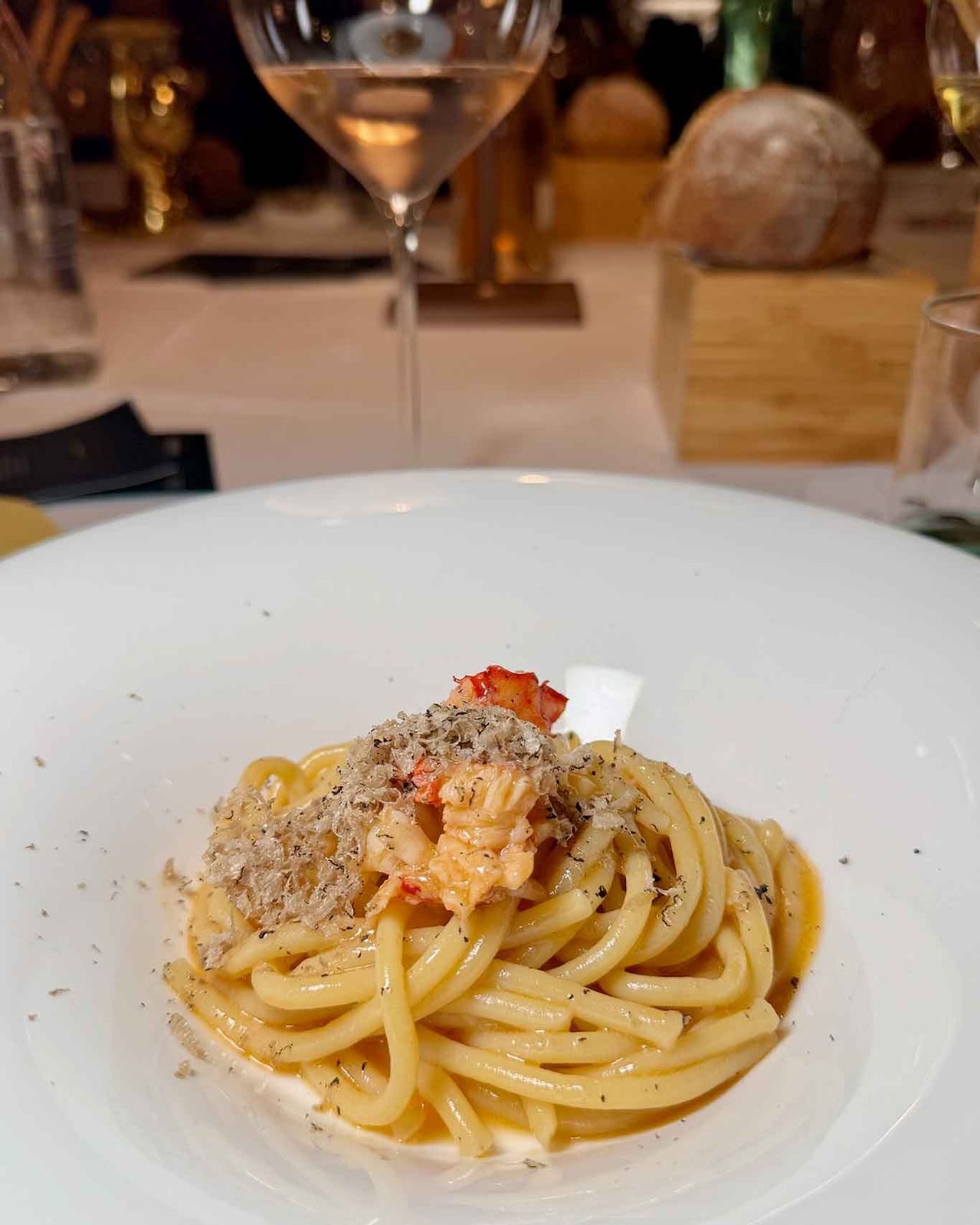 i bigoli astice e tartufo con il vino Altemasi al ristorante Crudorè a Napoli
