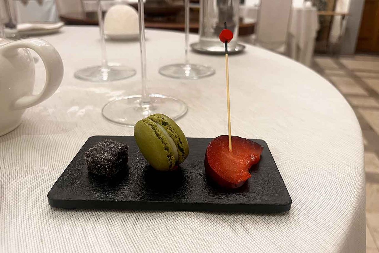 la piccola pasticceria del ristorante Gli Affreschi dell'hotel Monastero di Cortona