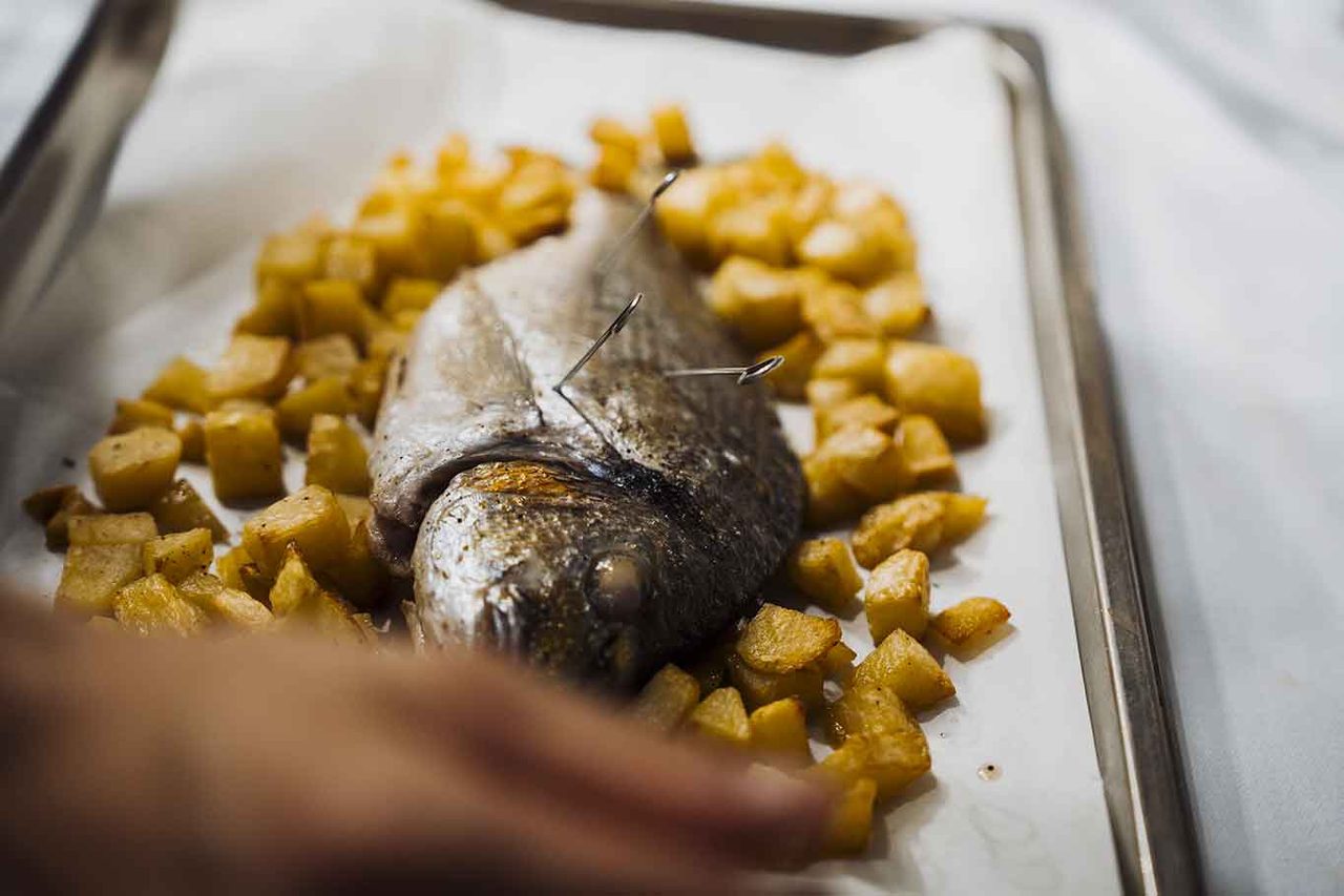 il pesce al forno del ristorante di pesce Ottavio a Roma