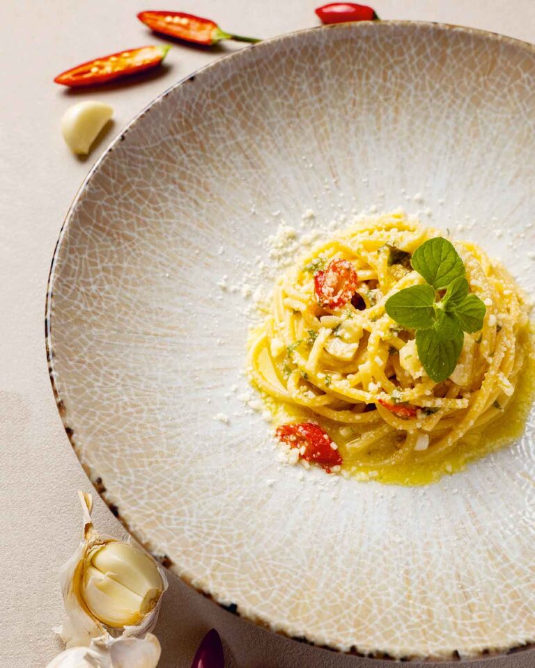 Spaghetti aglio, olio e peperoncino: ricetta cremosa alla romana