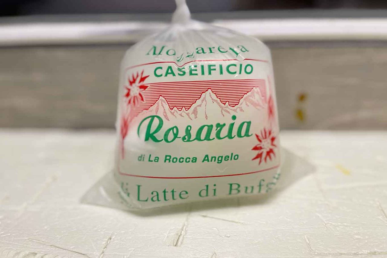 mozzarella latte di bufala caseificio Rosaria