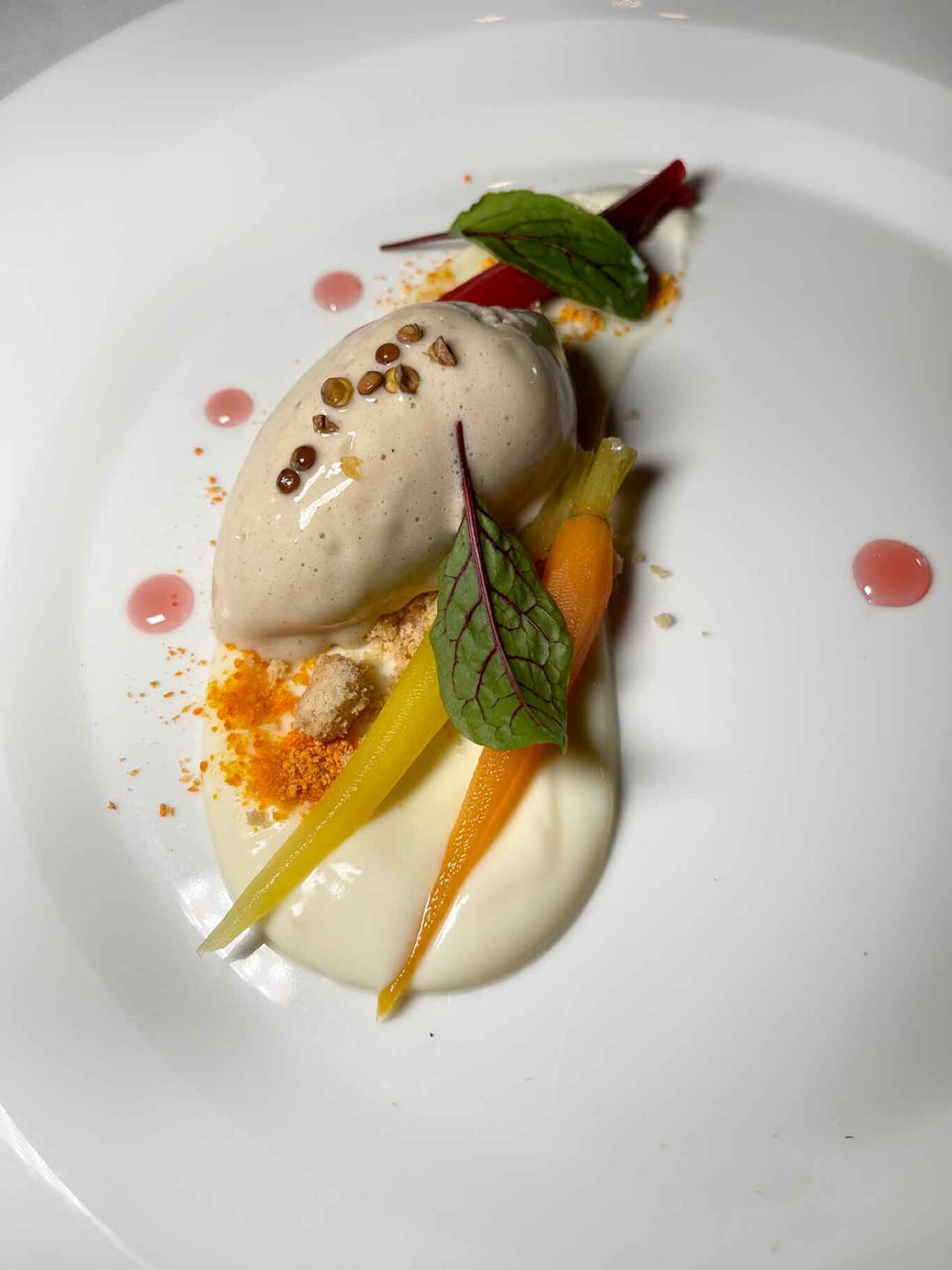 gelato alkle lenticchie di Oliver Glowig al ristorante Locanda Petreja in Umbria a Todi