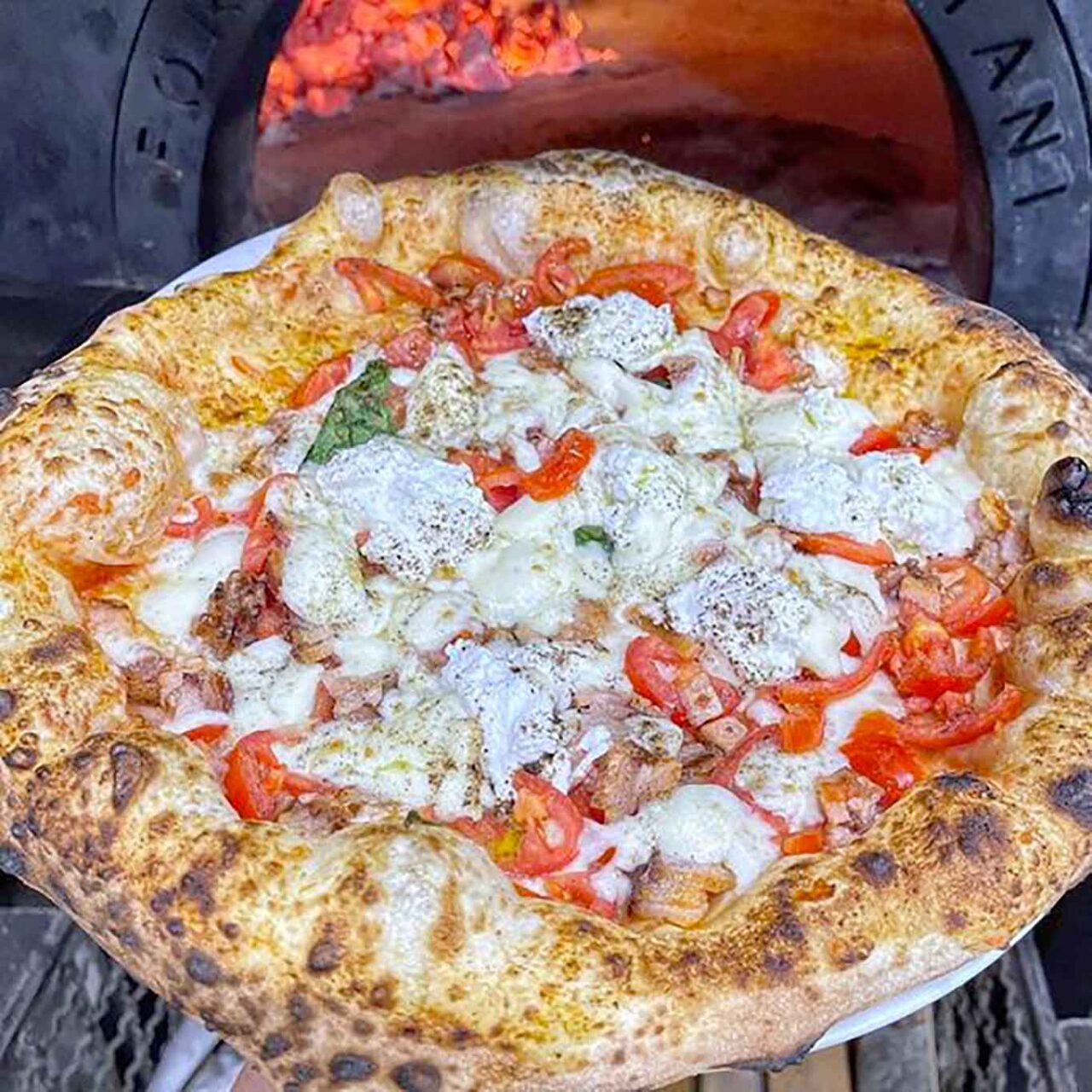 pizze speciali al pizza village di Napoli: sfiziosa